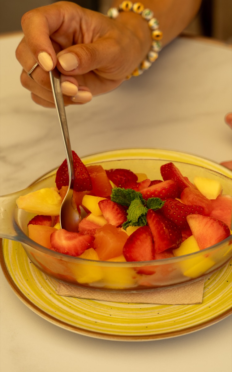Coupe de fruits frais de saison, salade de fruits du Yuzu
